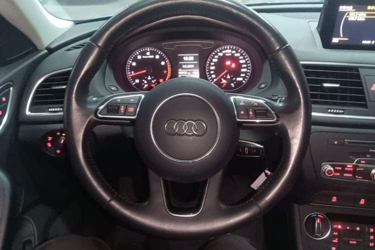Used Audi Q3 2017 30 TFSI Fashion Model Steering Wheel