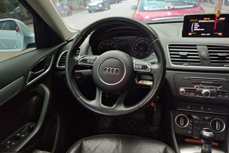 Used Audi Q3 2017 35 TFSI Fashion Model Steering Wheel