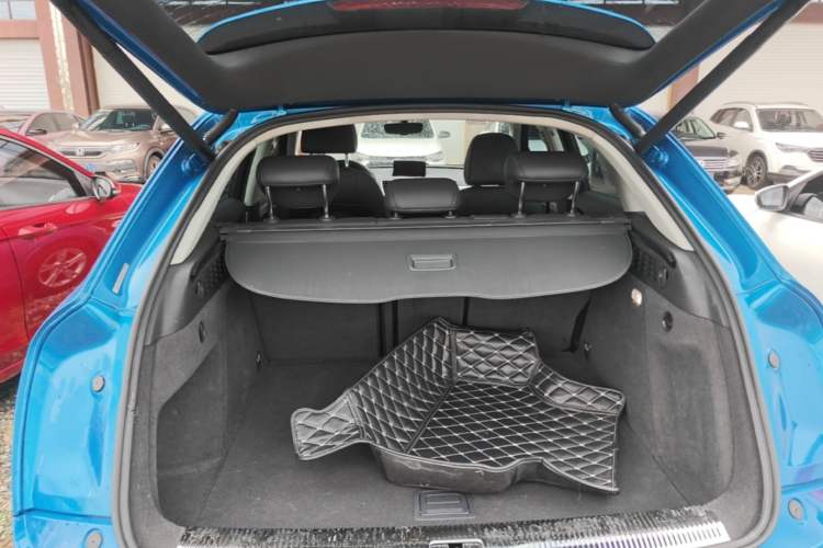 Used Audi Q3 2017 30 TFSI Fashion Model Trunk