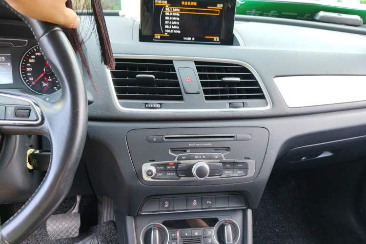 Used Audi Q3 2017 35 TFSI Fashion Model Audio And AC Panel