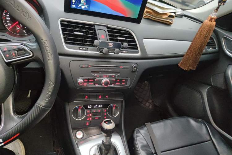 Used Audi Q3 2017 30 TFSI Fashion Model Audio And AC Panel