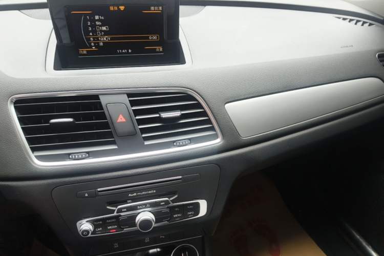 Used Audi Q3 2017 30 TFSI Fashion Model Audio And AC Panel