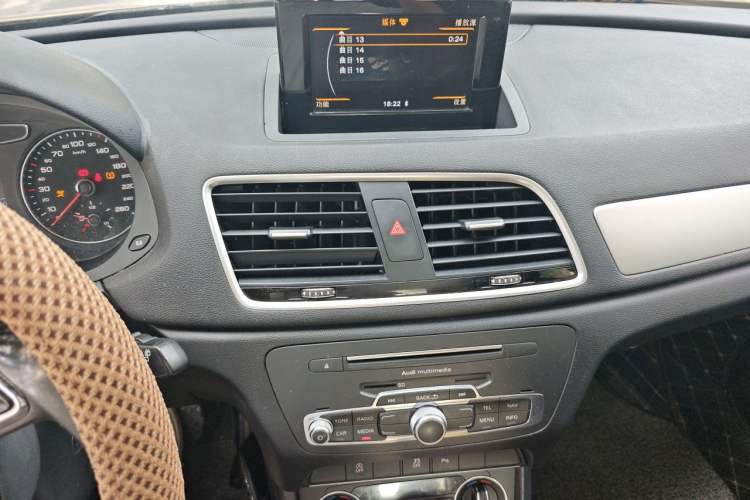 Used Audi Q3 2017 30 TFSI Fashion Model Audio And AC Panel