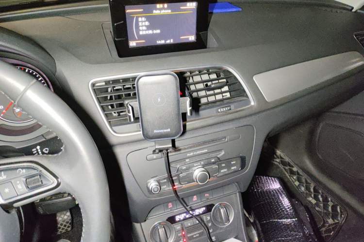 Used Audi Q3 2017 35 TFSI Fashion Model Audio And AC Panel