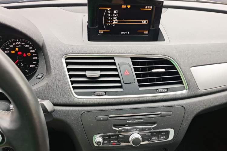 Used Audi Q3 2017 30 TFSI Fashion Model Audio And AC Panel