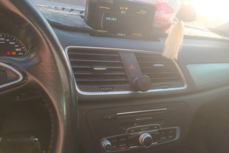 Used Audi Q3 2017 30 TFSI Fashion Model Audio And AC Panel