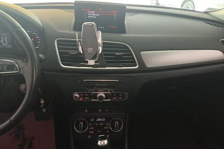 Used Audi Q3 2017 30 TFSI Fashion Model Audio And AC Panel