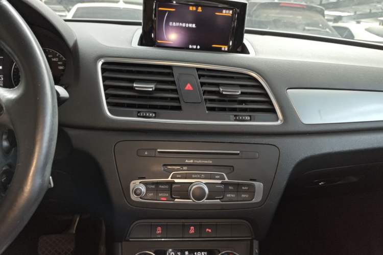 Used Audi Q3 2017 30 TFSI Fashion Model Audio And AC Panel