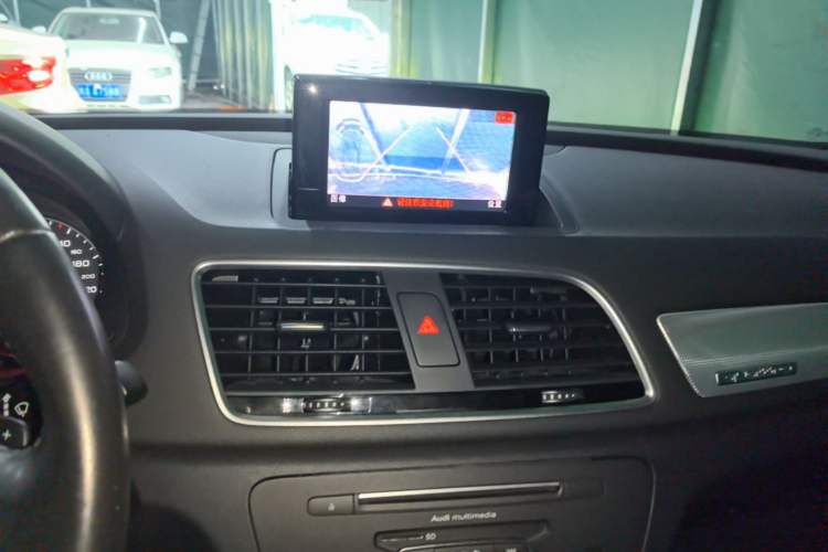 Used Audi Q3 2017 35 TFSI quattro all-wheel drive fashion model Audio And AC Panel