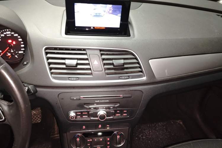 Used Audi Q3 2017 30 TFSI Fashion Model Audio And AC Panel