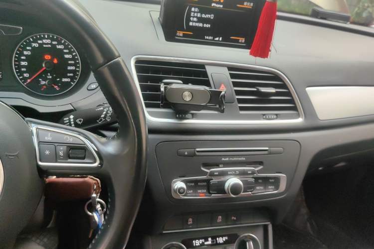 Used Audi Q3 2017 35 TFSI Fashion Model Audio And AC Panel