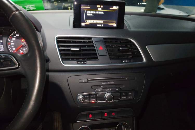 Used Audi Q3 2017 30 TFSI Fashion Model Audio And AC Panel