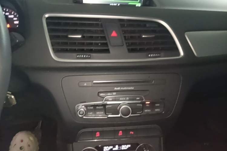 Used Audi Q3 2017 30 TFSI Fashion Model Audio And AC Panel