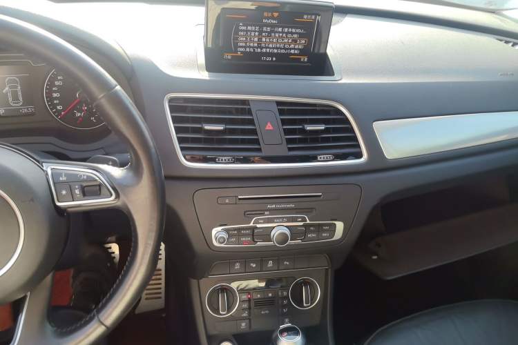 Used Audi Q3 2017 35 TFSI Style Edition Audio And AC Panel