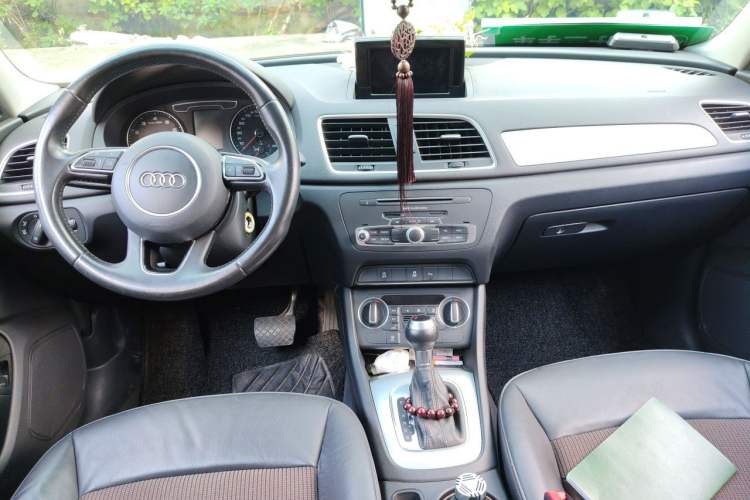 Used Audi Q3 2017 35 TFSI Fashion Model Center Console