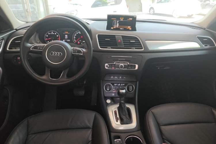 Used Audi Q3 2017 30 TFSI Fashion Model Center Console