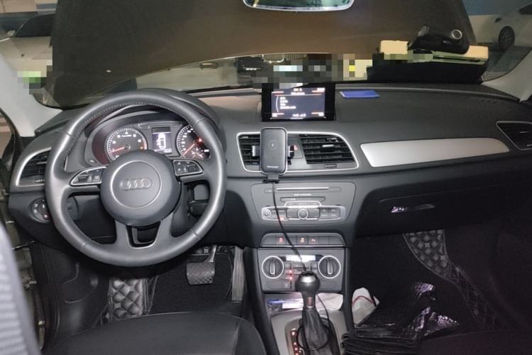 Used Audi Q3 2017 35 TFSI Fashion Model Center Console