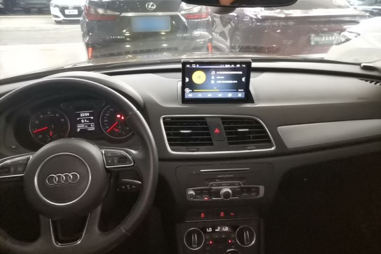 Used Audi Q3 2017 35 TFSI Fashion Model Center Console