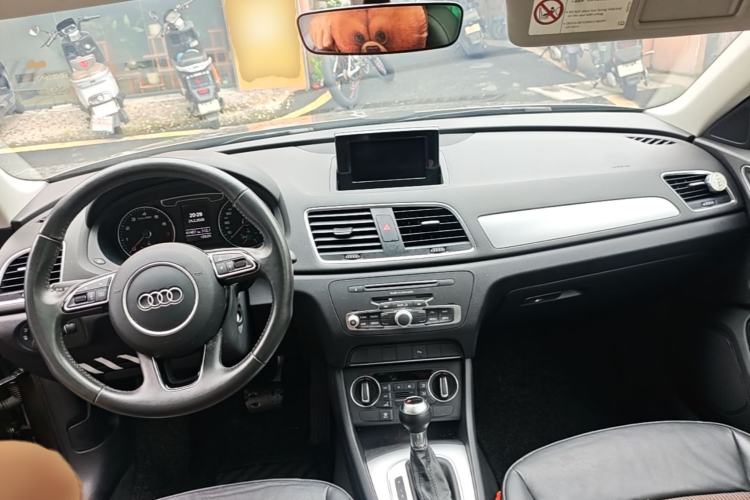 Used Audi Q3 2017 30 TFSI Fashion Model Center Console