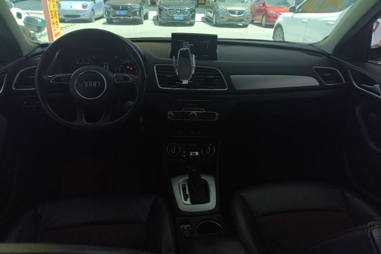 Used Audi Q3 2017 30 TFSI Fashion Model Center Console