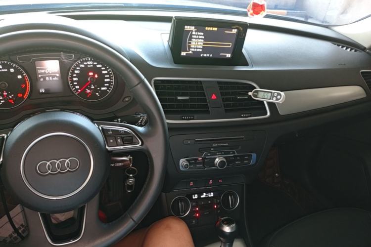 Used Audi Q3 2017 30 TFSI Fashion Model Center Console