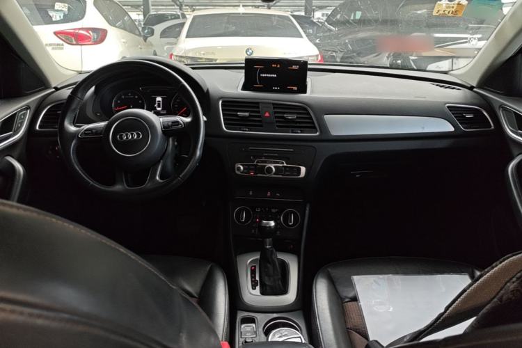 Used Audi Q3 2017 30 TFSI Fashion Model Center Console