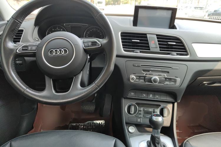 Used Audi Q3 2017 30 TFSI Fashion Model Center Console