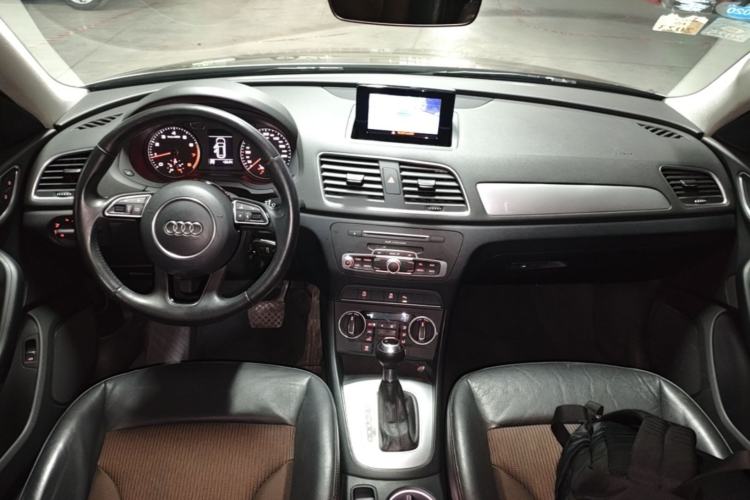 Used Audi Q3 2017 30 TFSI Fashion Model Center Console