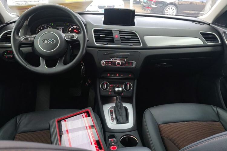 Used Audi Q3 2017 35 TFSI Fashion Model Center Console