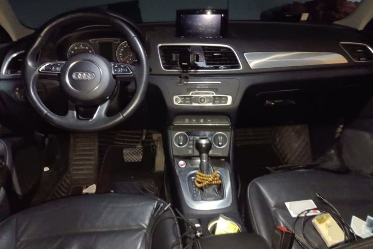 Used Audi Q3 2017 30 TFSI Fashion Model Center Console