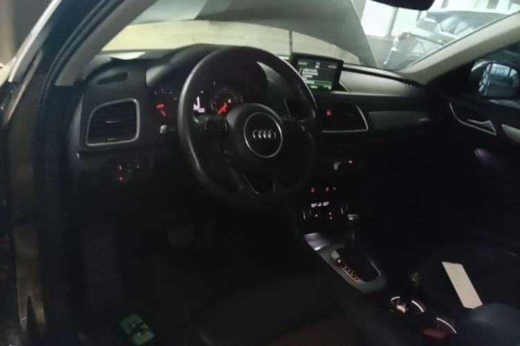 Used Audi Q3 2017 30 TFSI Fashion Model Center Console