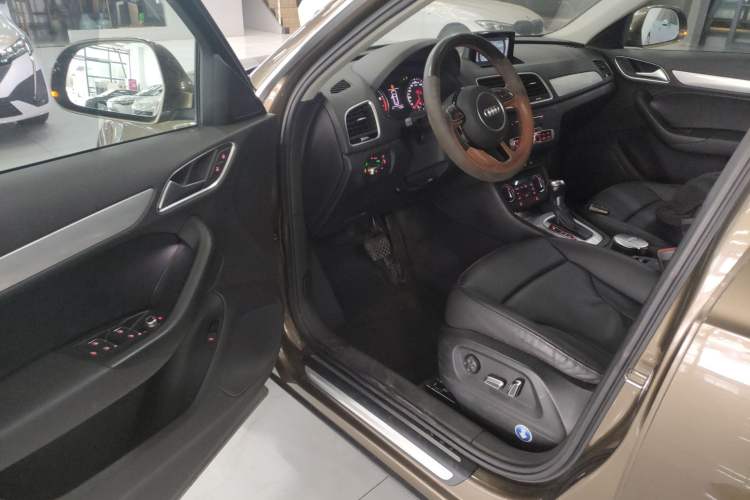 Used Audi Q3 2017 30 TFSI Fashion Model Driver Seat