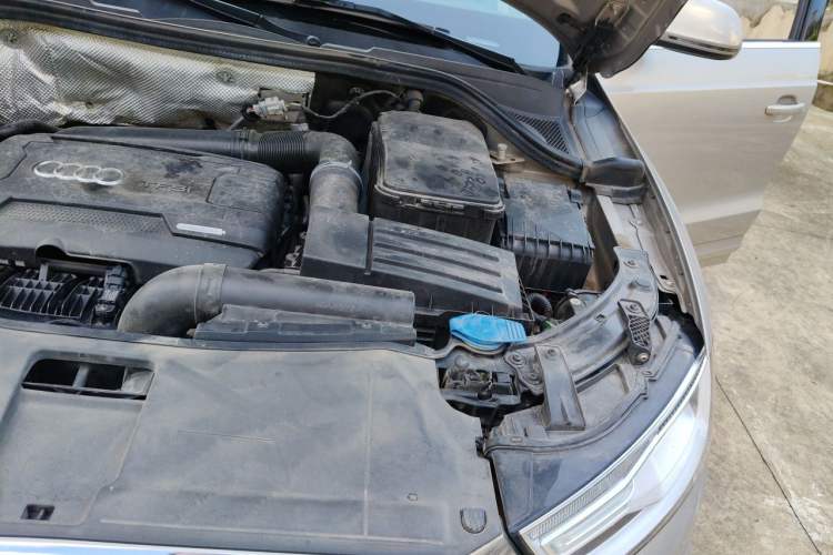 Used Audi Q3 2017 35 TFSI Fashion Model Engine Bay Left