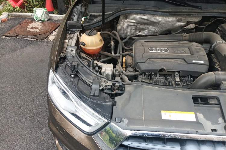 Used Audi Q3 2017 35 TFSI Fashion Model Engine Bay Right