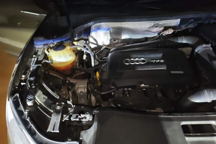 Used Audi Q3 2017 35 TFSI Fashion Model Engine Bay Right