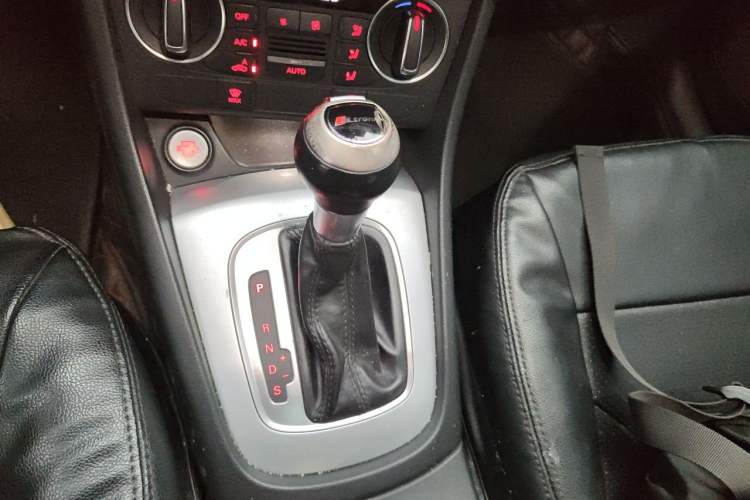 Used Audi Q3 2017 30 TFSI Fashion Model Gear Lever