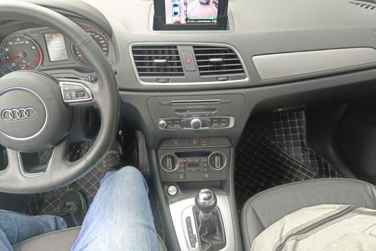 Used Audi Q3 2017 35 TFSI Fashion Model Gear Lever