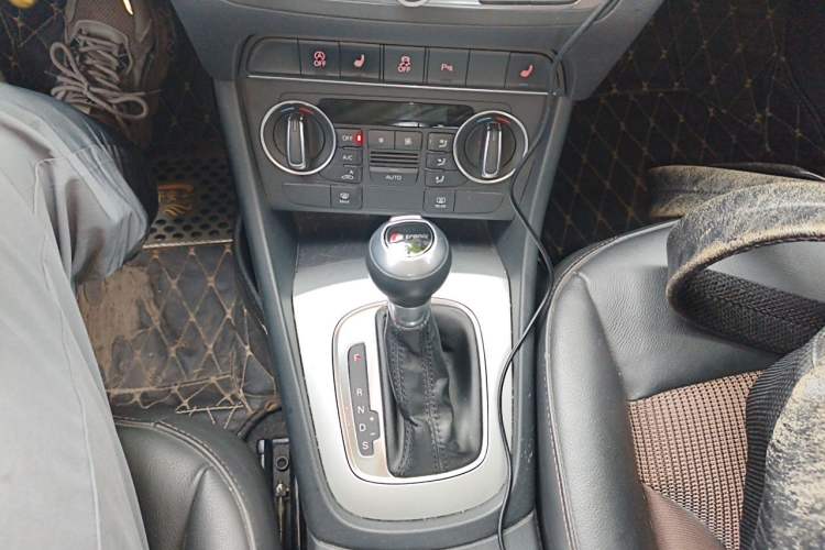 Used Audi Q3 2017 30 TFSI Fashion Model Gear Lever