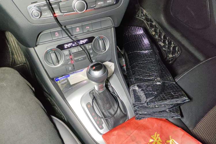 Used Audi Q3 2017 35 TFSI Fashion Model Gear Lever