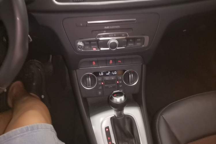 Used Audi Q3 2017 35 TFSI Fashion Model Gear Lever
