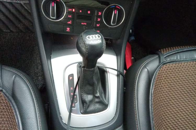 Used Audi Q3 2017 35 TFSI Fashion Model Gear Lever