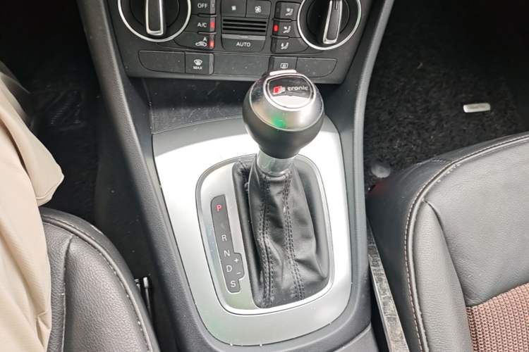 Used Audi Q3 2017 30 TFSI Fashion Model Gear Lever