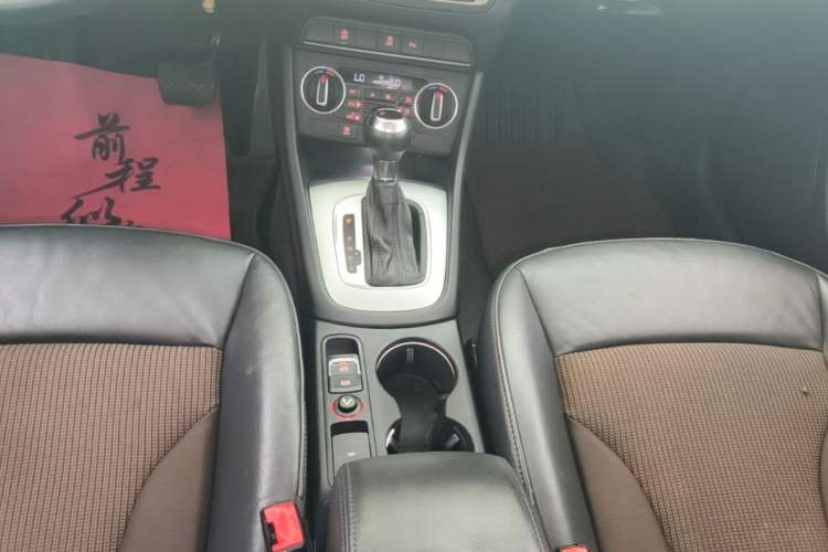 Used Audi Q3 2017 30 TFSI Fashion Model Gear Lever
