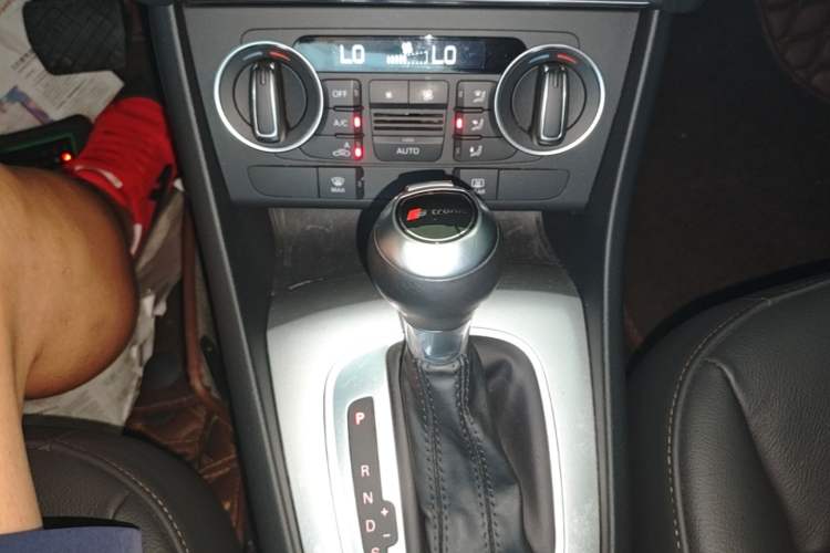 Used Audi Q3 2017 30 TFSI Fashion Model Gear Lever