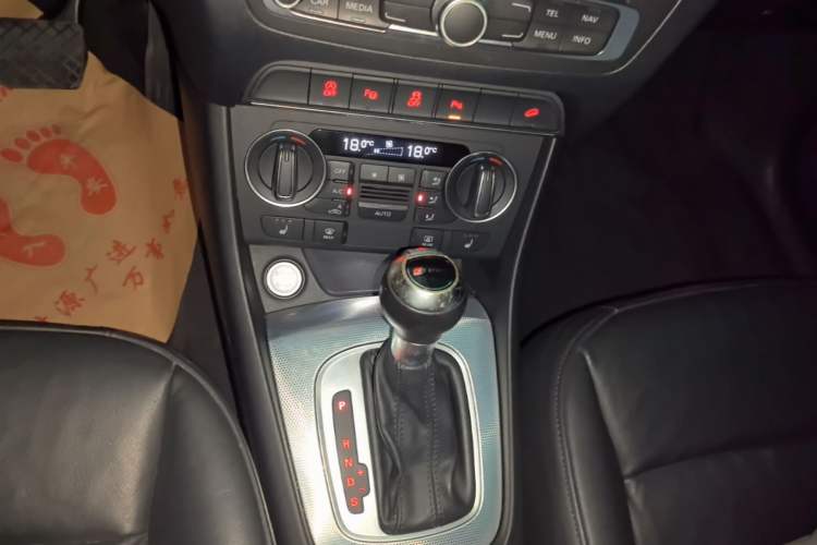 Used Audi Q3 2017 35 TFSI quattro all-wheel drive fashion model Gear Lever