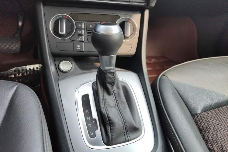 Used Audi Q3 2017 30 TFSI Fashion Model Gear Lever