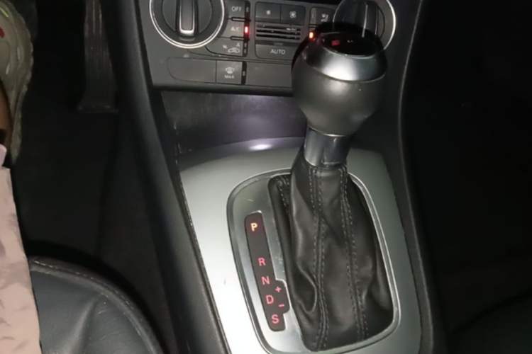 Used Audi Q3 2017 30 TFSI Fashion Model Gear Lever