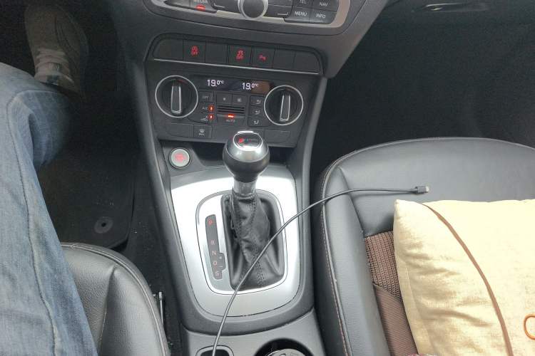 Used Audi Q3 2017 30 TFSI Fashion Model Gear Lever