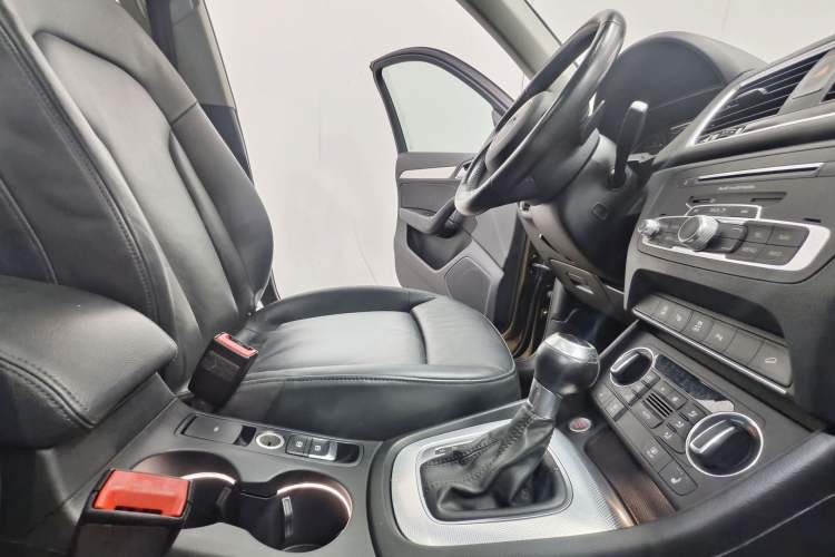 Used Audi Q3 2017 35 TFSI quattro all-wheel drive fashion model Interior 4