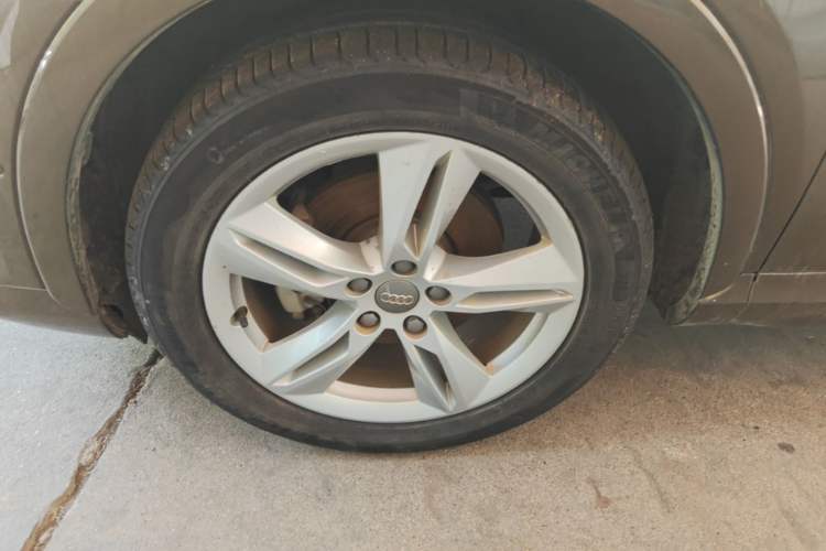 Used Audi Q3 2017 30 TFSI Fashion Model Left Front Wheel Hub